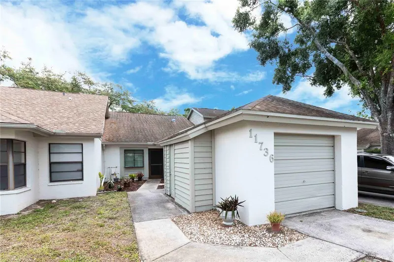 11736 Rolling Pine Ln, FL