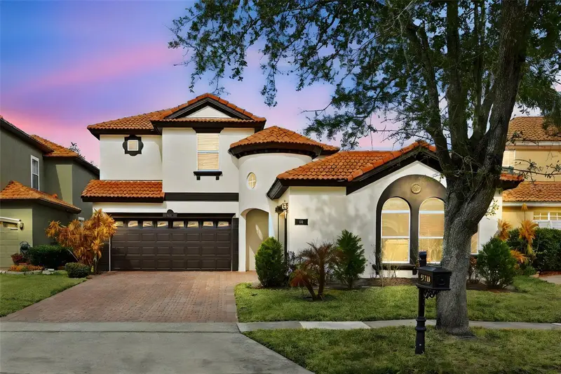 910 Lascala Dr, FL