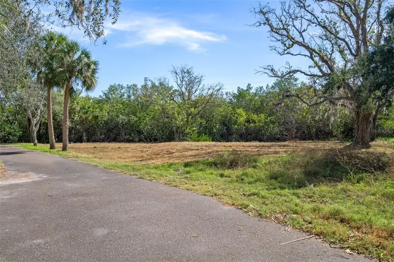 Irwin St, FL