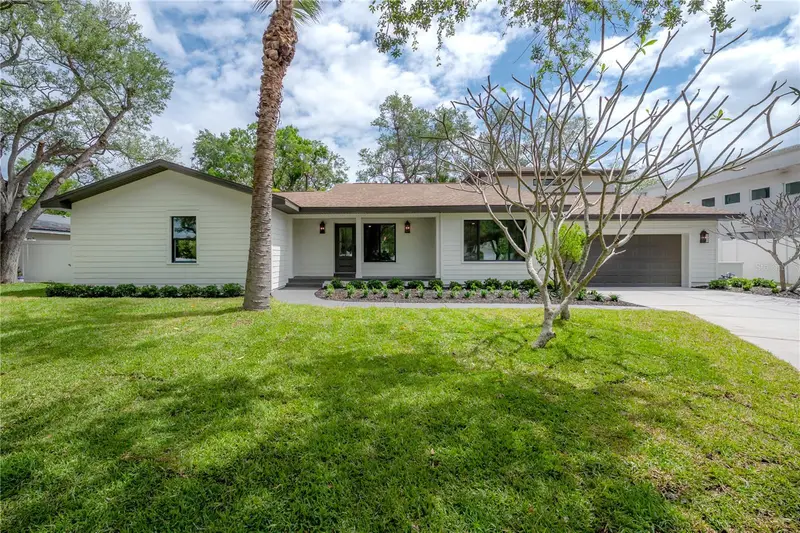 471 W Davis Blvd, FL