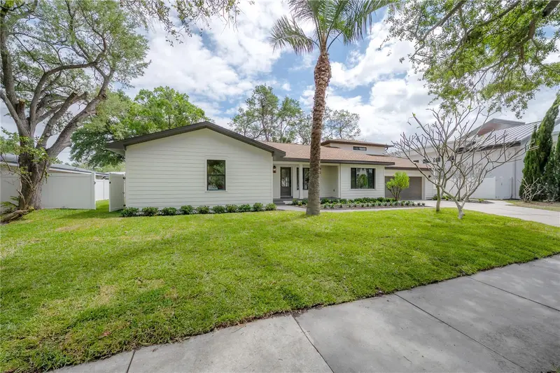 471 W Davis Blvd, FL