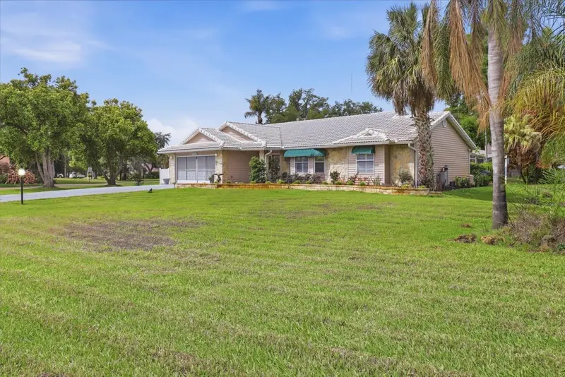 35103 Riverside Ct, FL