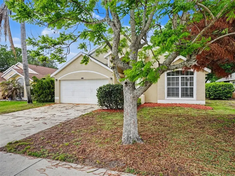 2609 Meadow Oaks Loop, FL