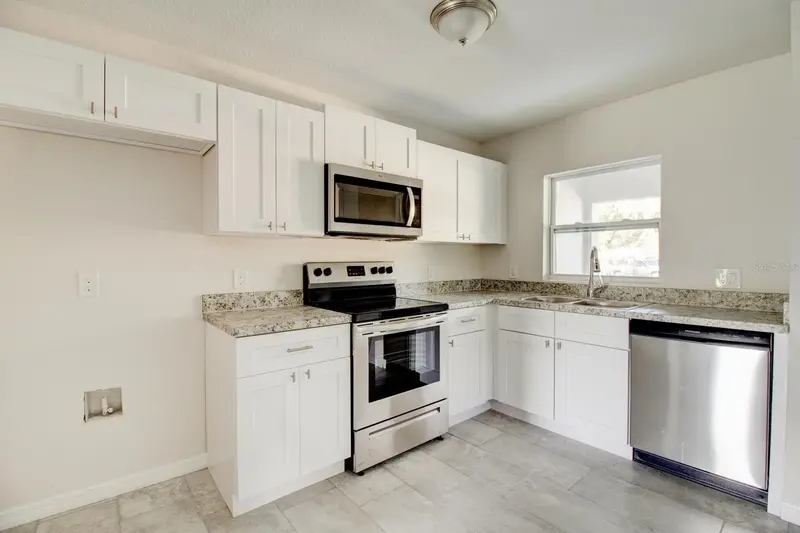 855 E Vine St #A, FL