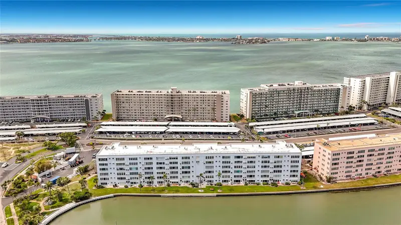 5925 Shore Blvd S #611, FL