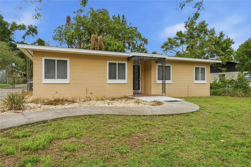 126 E Magnolia Ave, FL