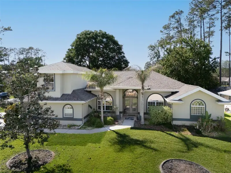 40 Edgewater Dr, FL