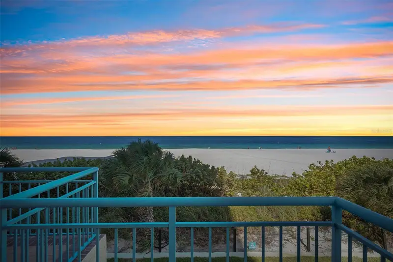 1520 Gulf Blvd #202, FL