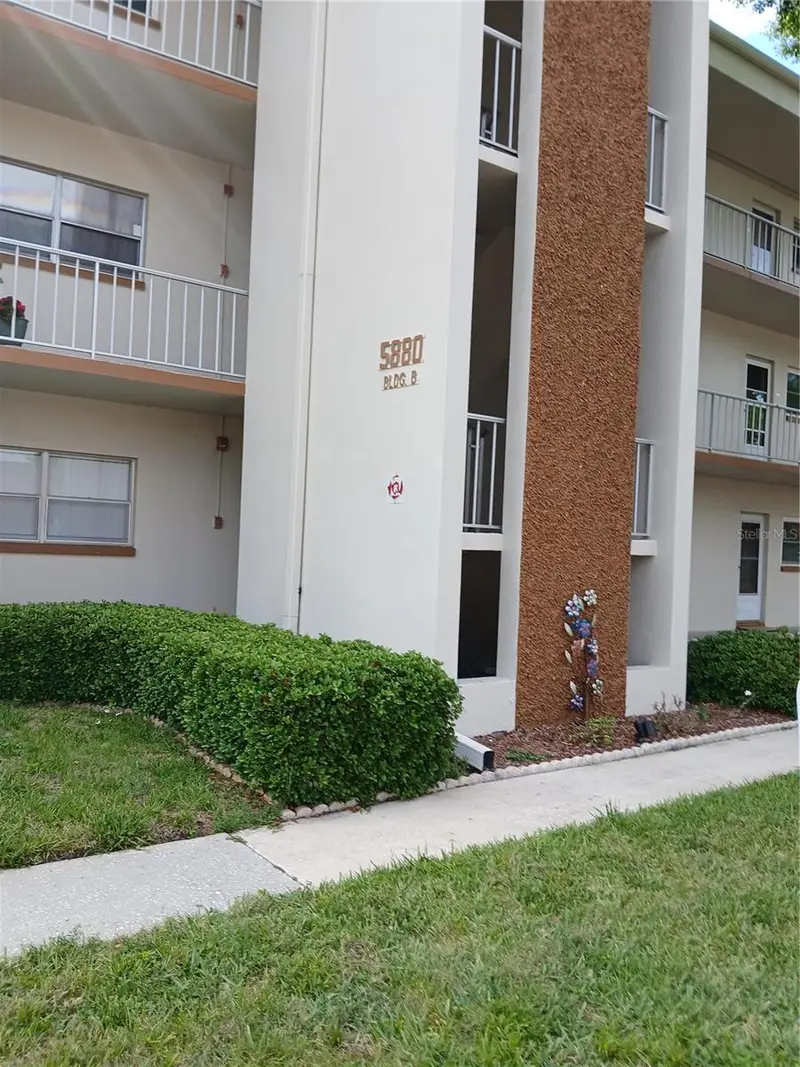 5880 38th Ave N #304, FL