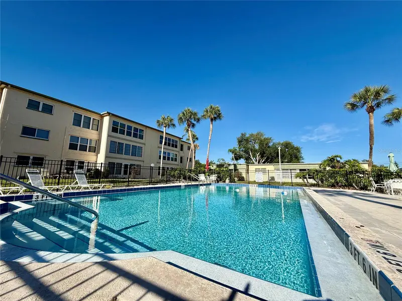 11700 Park Blvd #104, FL