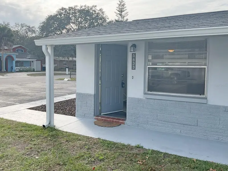 5633 Golden Nugget Dr, FL