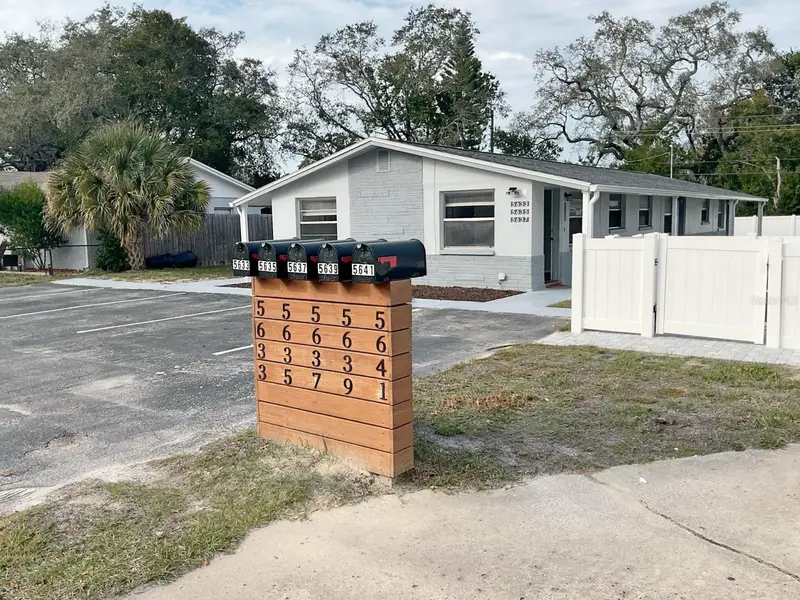 5633 Golden Nugget Dr, FL