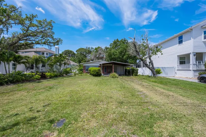 2305 S Occident St, FL