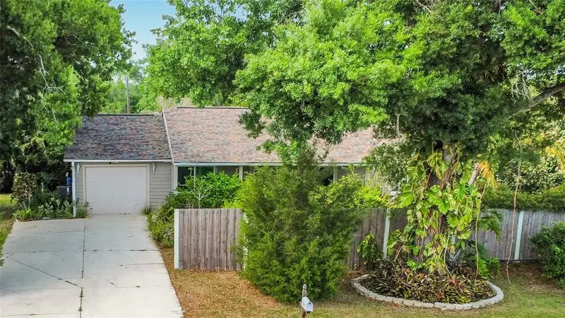 601 E Seminole Dr, FL