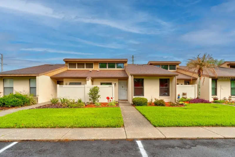 1262 Charter Oaks Cir #None, FL