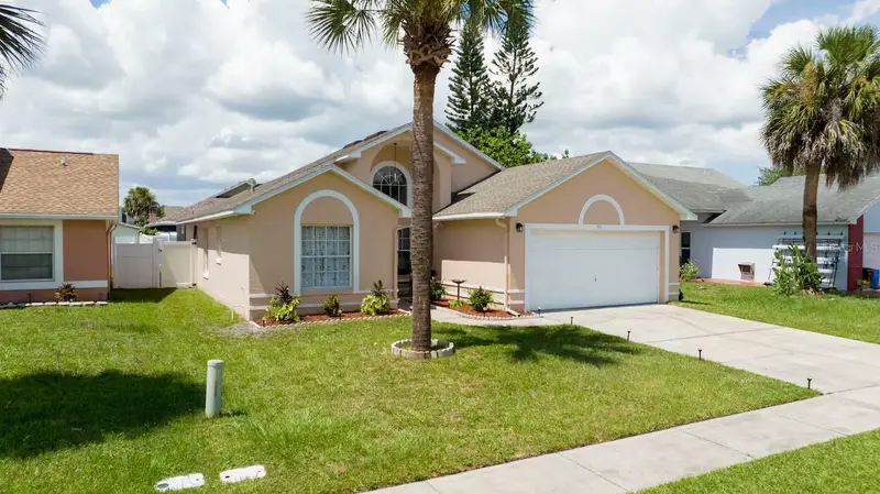 751 Country Woods Cir, FL