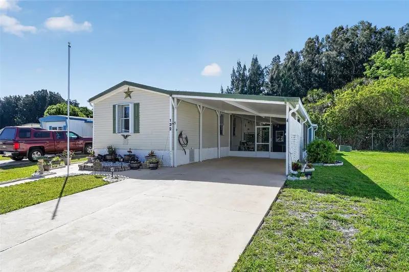 132 Holiday Park Blvd Ne, FL