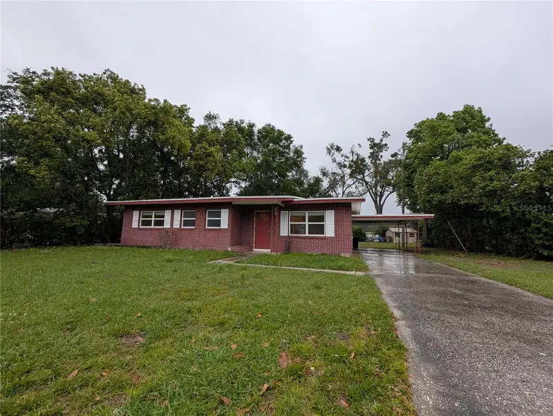208 Oakwood Dr, FL