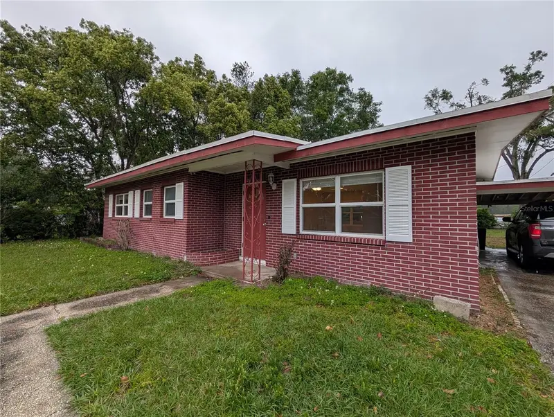 208 Oakwood Dr, FL