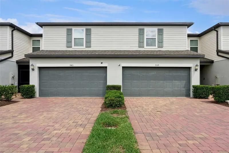 939 Robin Holly St, FL
