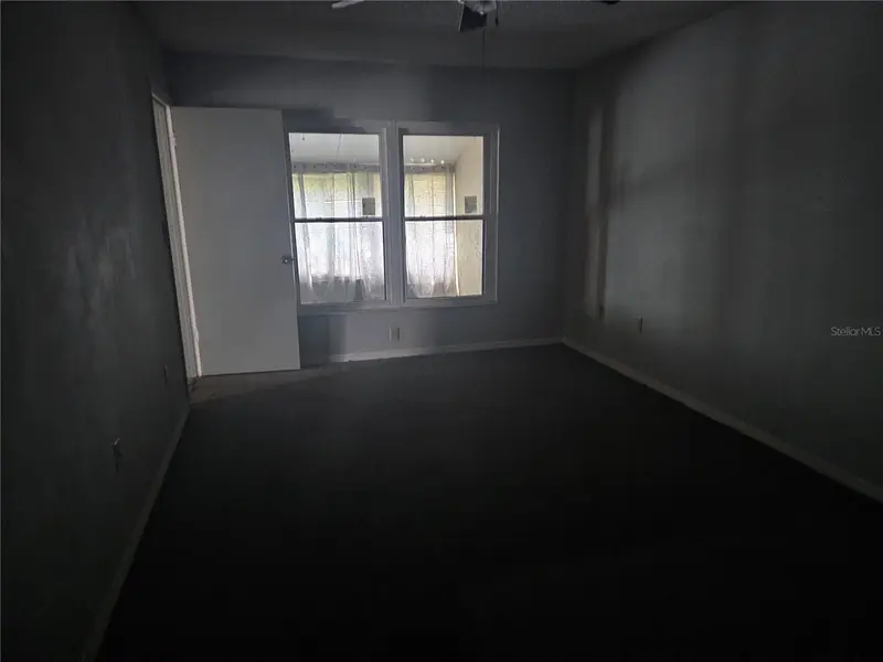 569 Hunter Cir, FL