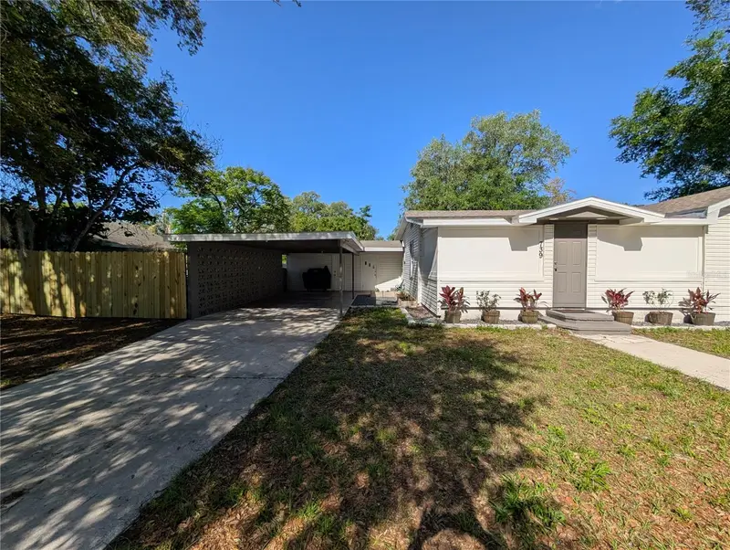 739 Center St, FL