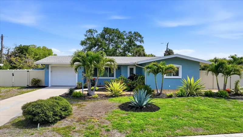 2486 Breakwater Cir, FL
