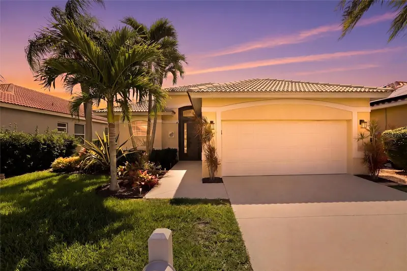 11198 Lakeland Cir, FL