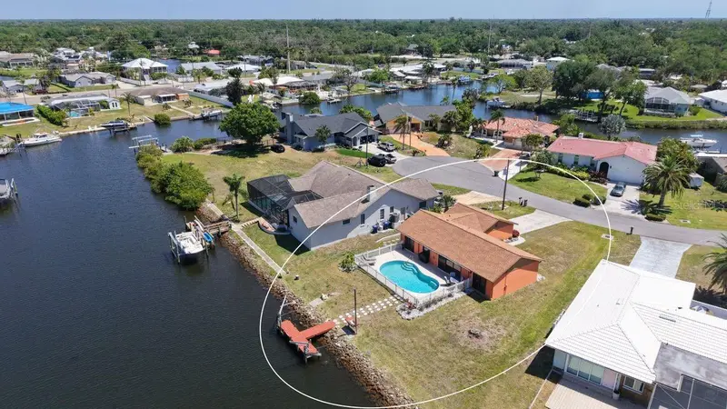 723 Portia St N, FL