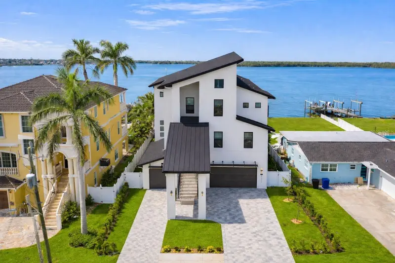 1843 Bayou Grande Blvd Ne, FL