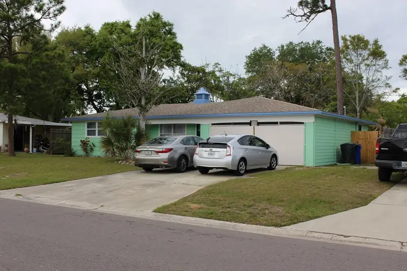 658 Roanoke St, FL