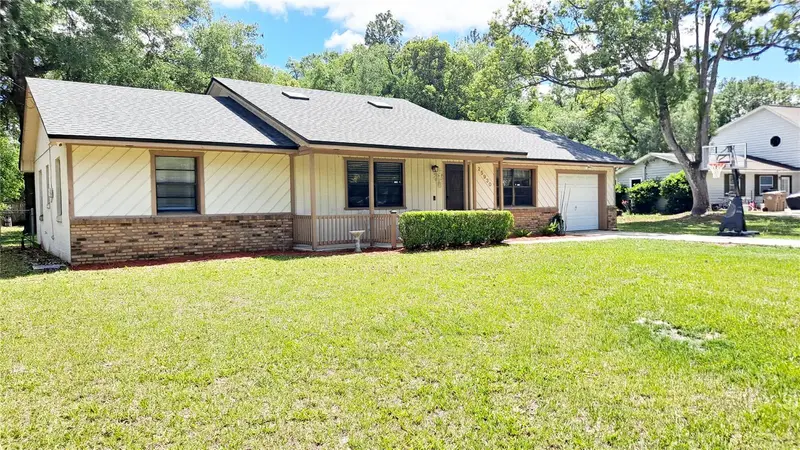 25930 Sackamaxon Dr, FL