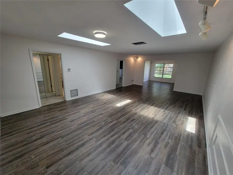 1657 S Lake Ave #3, FL