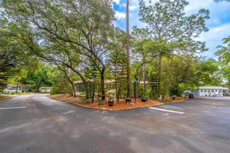 532 Hickory Ct, FL