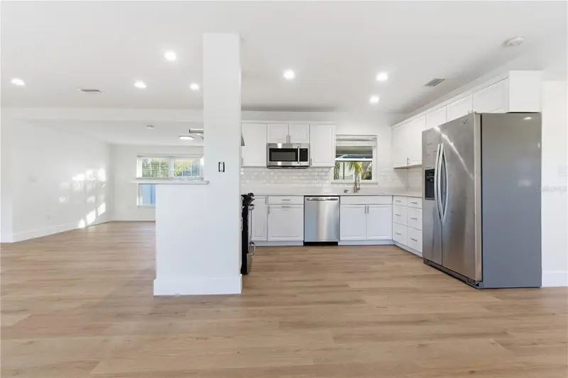 327 Sunny Ln, FL