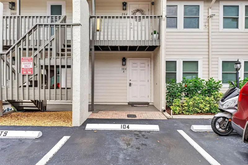 527 S Lincoln Ave #A104, FL
