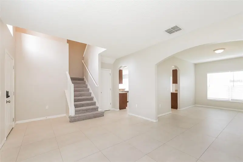 133 Carlisle Ct, FL