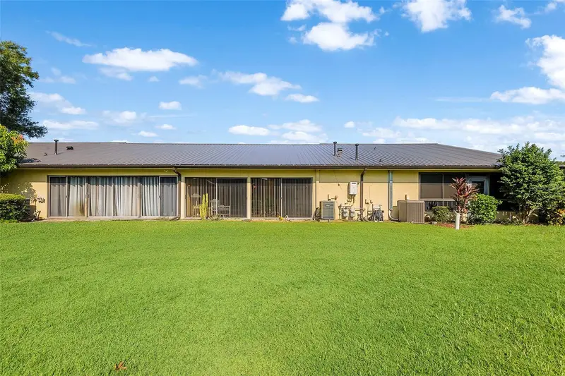 665 Broadmoor Cir, FL