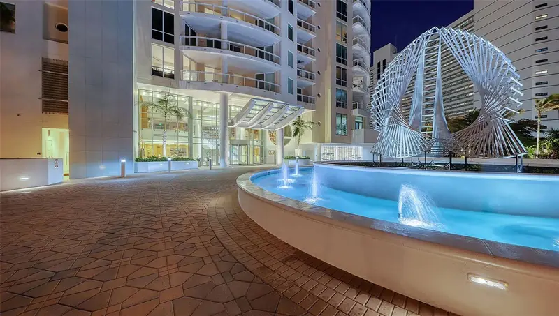 990 Boulevard Of The Arts #604, FL