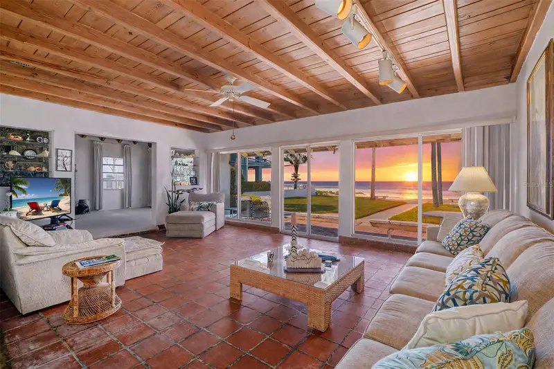 18206 Sunset Blvd, FL