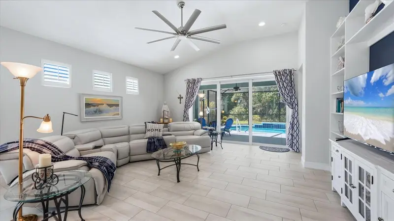 12815 Rainwashed Loop, FL