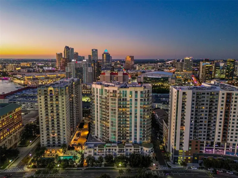450 Knights Run Ave #2004, FL