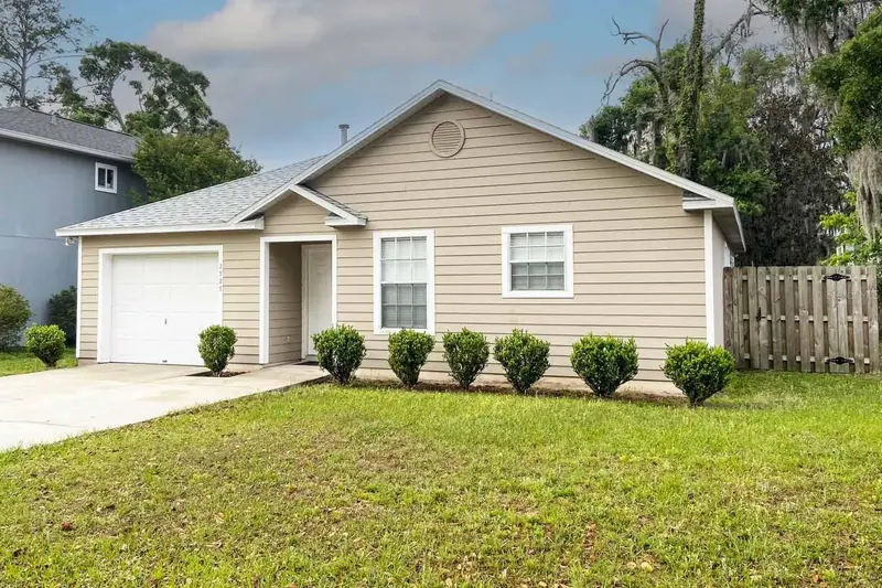2525 Nw 36th Ln, FL