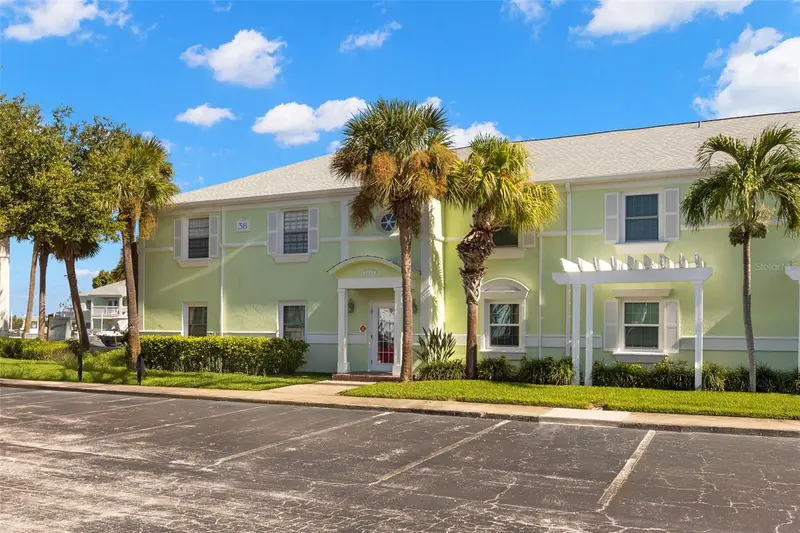 5243 Beach Dr Se #B, FL