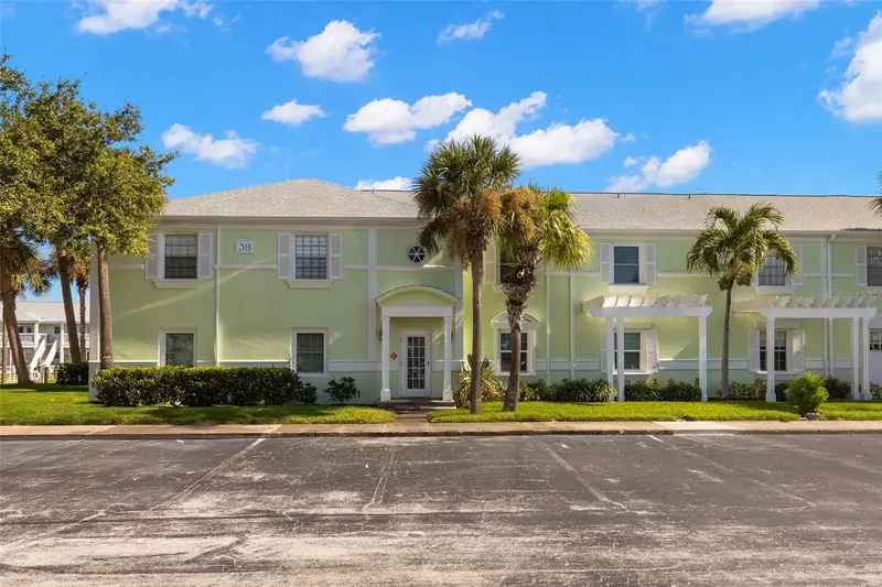 5243 Beach Dr Se #B, FL