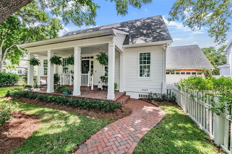1707 S Hesperides St, FL