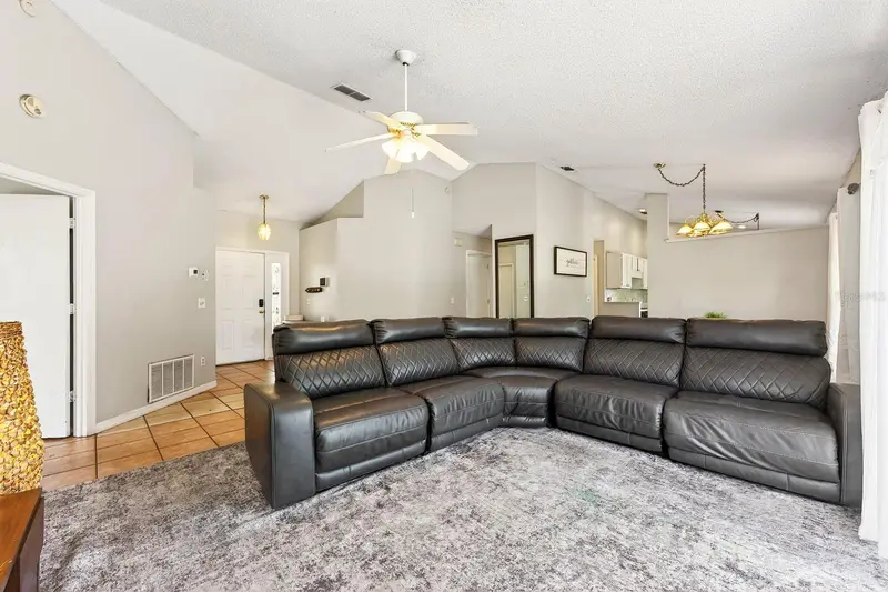 2037 Greystone Trl, FL