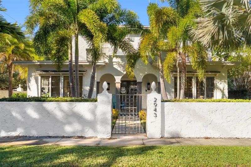 2943 W Bayshore Ct, FL