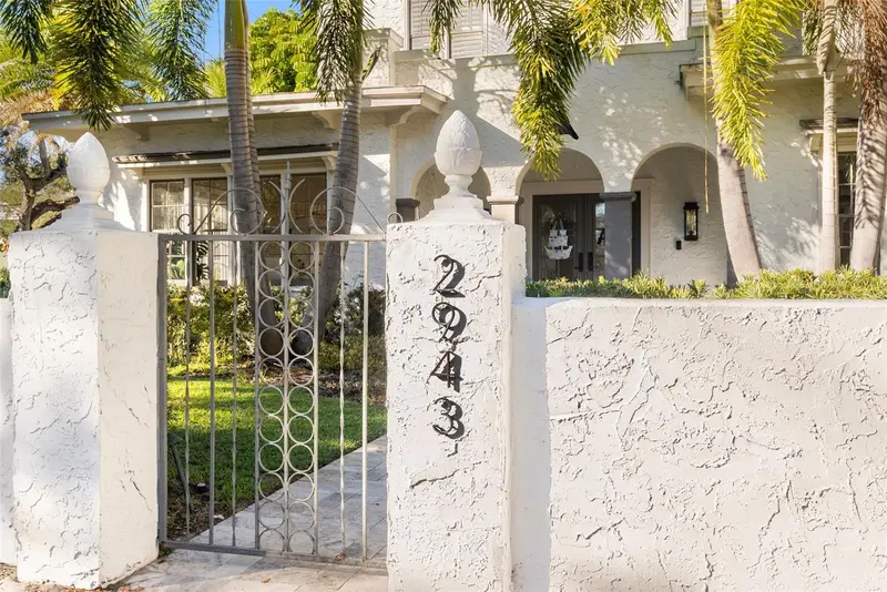 2943 W Bayshore Ct, FL