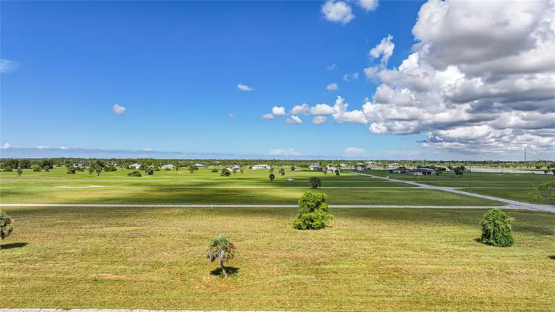 37 Willow Rd, FL